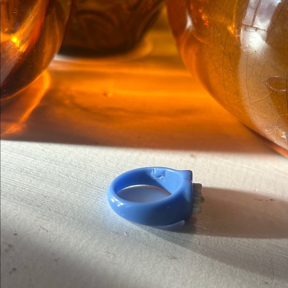 Vintage Blue Ring with Daisy Accent - Picture 4 of 7